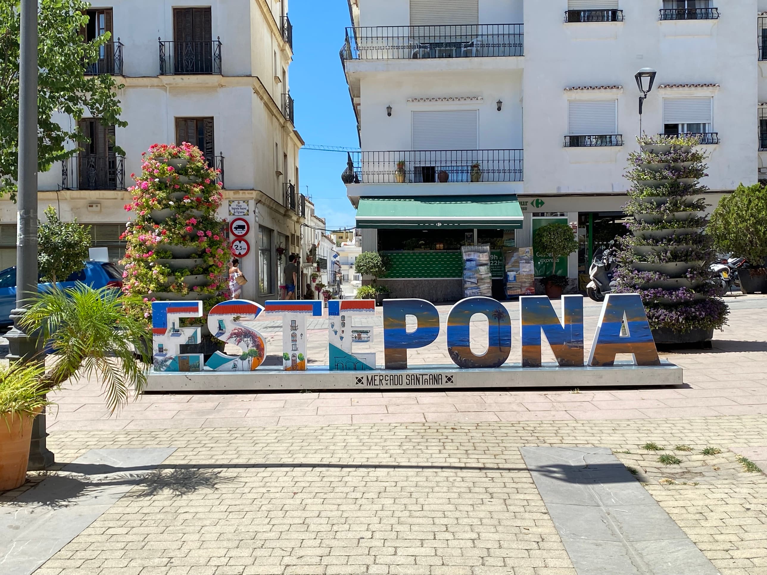 Cartel de Estepona en el centro